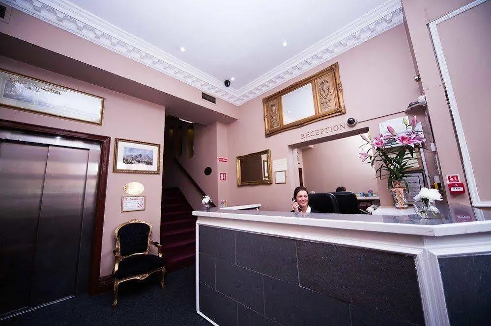 Lynams Hotel Dublin 2*,