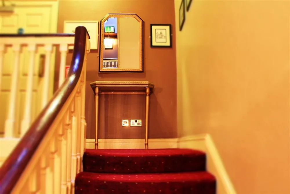 Lynams Hotel Dublin 2*,