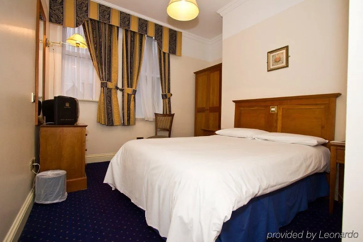 Lynams Hotel Dublin 2*,